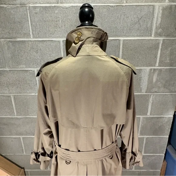 Burberry trench coat. - Picture 7 of 16